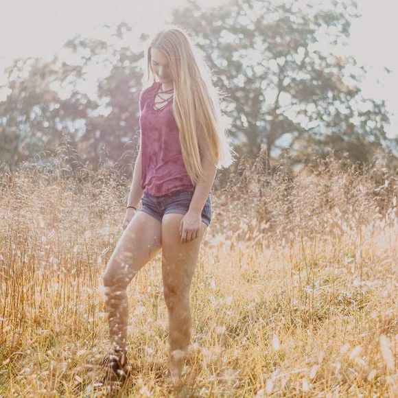 Meet your Posher, Amanda - Picture 1 of 1